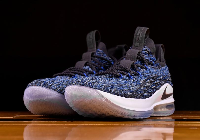 nike-lebron-15-signal-blue-AO1755-400-3