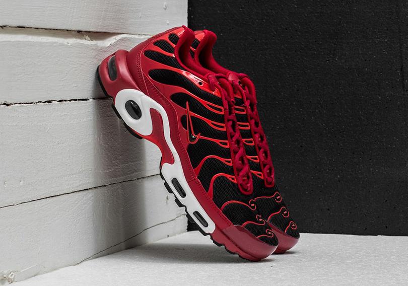 nike-air-max-plus-chili-1