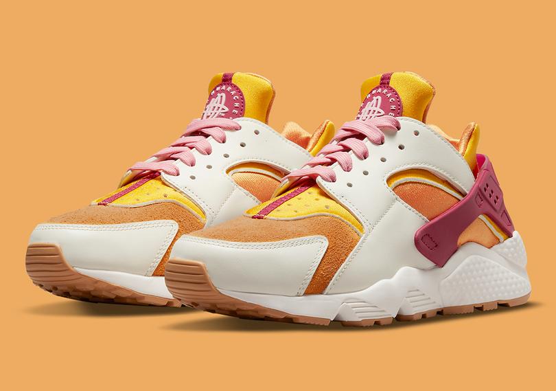 Nike-Air-Huarache-DO6720-100-4