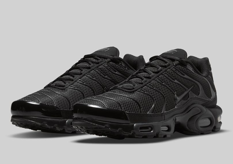 Nike-Air-Max-Plus-Black-DB0682-001-3