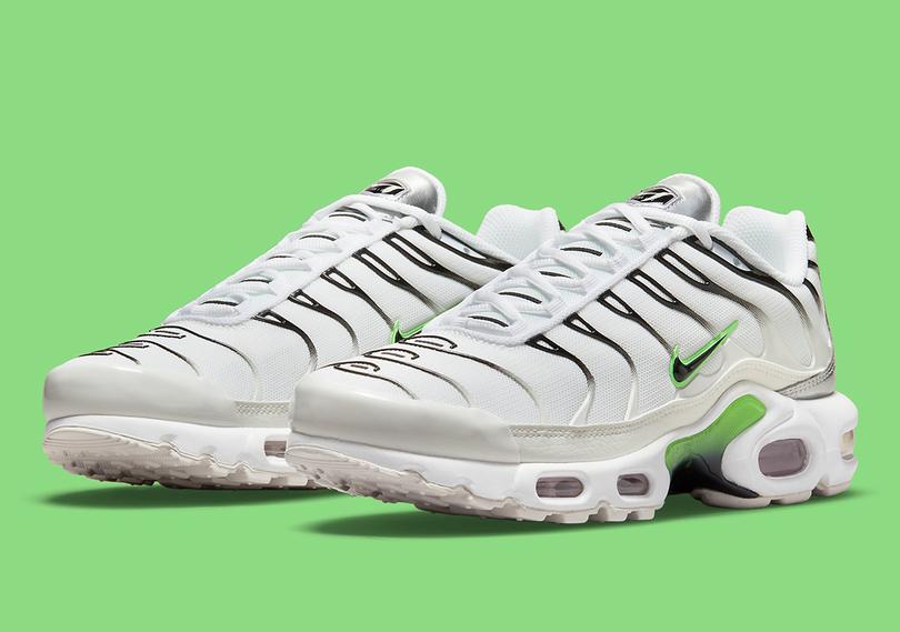 Nike-Air-Max-Plus-DN6997-100-7