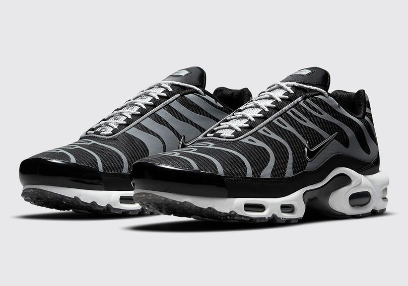 nike-air-max-plus-black-dark-smoke-grey-white-dm2466-001-6