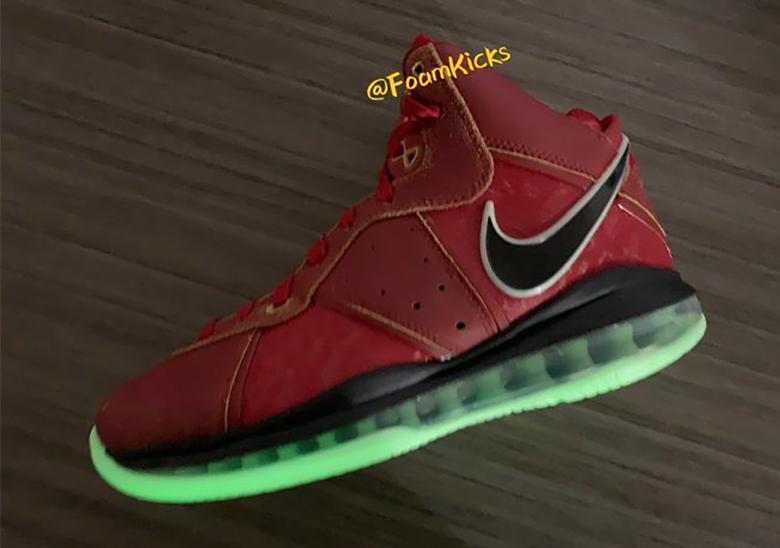 nike-lebron-8-qs-gym-red-cucumber-calm-black-CT5330-600