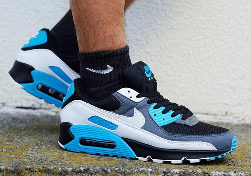 Nike-Air-Max-90-CT0693-001-1